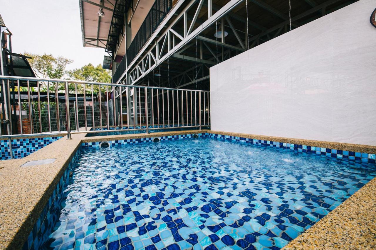 Rick Resort Teluk Intan Exterior foto